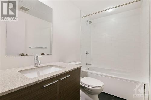 FULL BATHROOM | clean, bright, contemporary design - 354 Gladstone Avenue Unit#502, Ottawa, ON - Indoor Photo Showing Bathroom