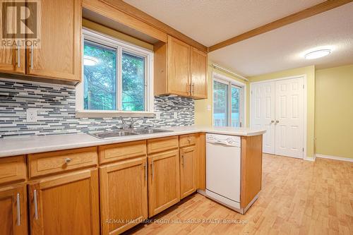 16 Tecumseth Pines Drive, New Tecumseth, ON - Indoor Photo Showing Kitchen With Double Sink