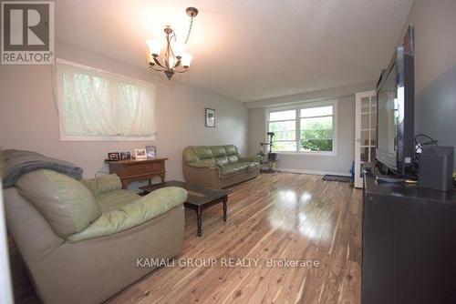 257 London Road, Newmarket, ON - Indoor Photo Showing Living Room