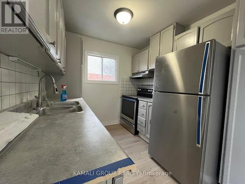 257 London Road, Newmarket, ON - Indoor Photo Showing Kitchen With Double Sink