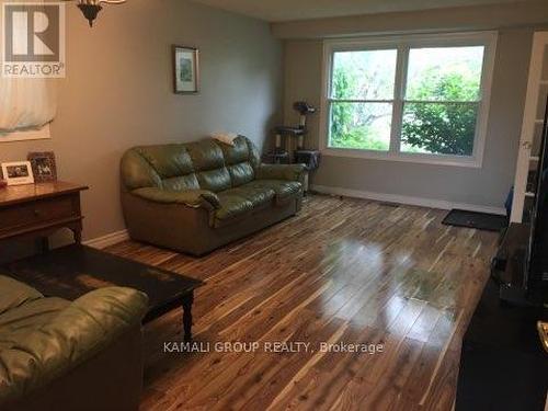 257 London Road, Newmarket, ON - Indoor Photo Showing Living Room