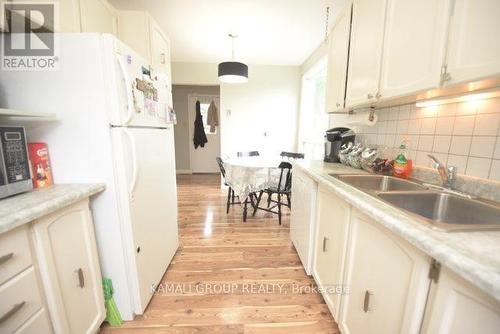 257 London Road, Newmarket (Bristol-London), ON - Indoor Photo Showing Kitchen With Double Sink