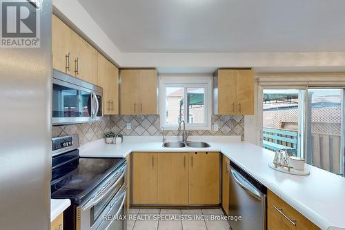 66 Mccleave Crescent, Brampton (Fletcher'S West), ON - Indoor Photo Showing Kitchen With Double Sink