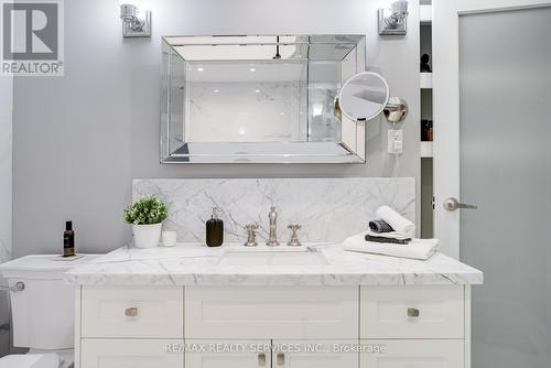 503 - 588 Annette Street, Toronto (Runnymede-Bloor West Village), ON - Indoor Photo Showing Bathroom