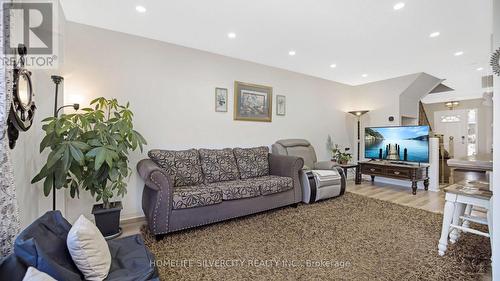 52 - 200 Cresthaven Road, Brampton, ON - Indoor Photo Showing Living Room