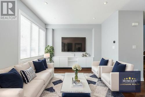 7 Rockbrook Trail, Brampton (Northwest Brampton), ON - Indoor Photo Showing Living Room