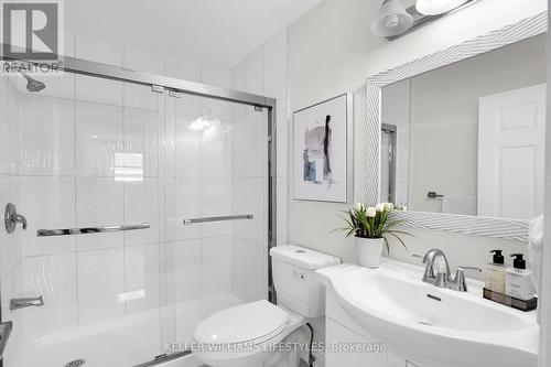 100 Lincoln Place, London, ON - Indoor Photo Showing Bathroom