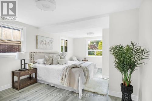 100 Lincoln Place, London, ON - Indoor Photo Showing Bedroom