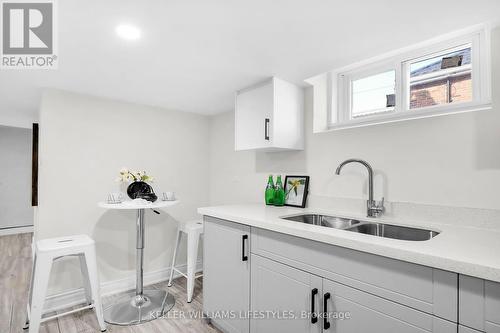 100 Lincoln Place, London, ON - Indoor Photo Showing Kitchen With Double Sink