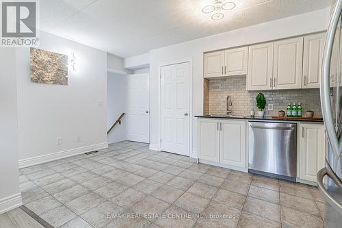 95 - 1380 Costigan Road, Milton (Clarke), ON - Indoor Photo Showing Kitchen