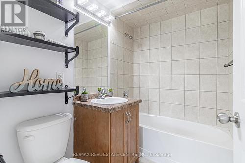 95 - 1380 Costigan Road, Milton, ON - Indoor Photo Showing Bathroom