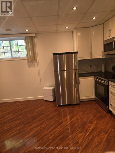 61 Fergus Avenue, Richmond Hill (Oak Ridges Lake Wilcox), ON - Indoor Photo Showing Kitchen