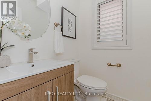 7156 Village Walk, Mississauga, ON - Indoor Photo Showing Bathroom