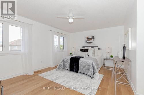 7156 Village Walk, Mississauga, ON - Indoor Photo Showing Bedroom