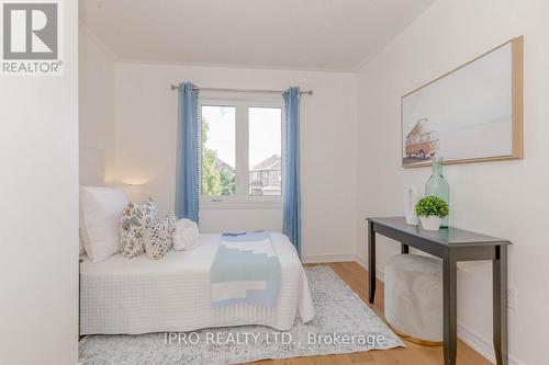 7156 Village Walk, Mississauga, ON - Indoor Photo Showing Bedroom