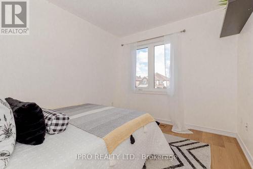 7156 Village Walk, Mississauga, ON - Indoor Photo Showing Bedroom