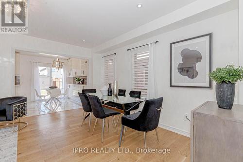 7156 Village Walk, Mississauga, ON - Indoor Photo Showing Dining Room