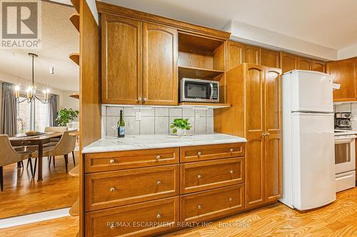 8 - 4194 Longmoor Drive, Burlington, ON - Indoor Photo Showing Kitchen