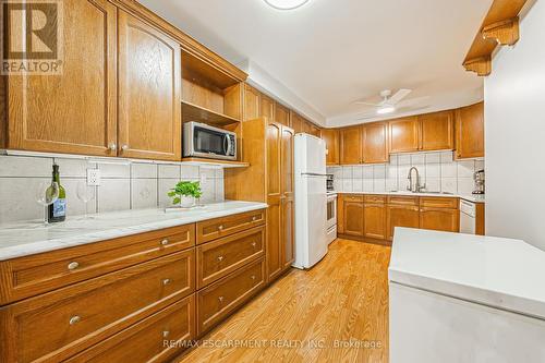 8 - 4194 Longmoor Drive, Burlington (Palmer), ON - Indoor Photo Showing Kitchen