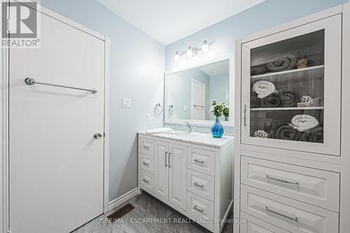 8 - 4194 Longmoor Drive, Burlington (Palmer), ON - Indoor Photo Showing Bathroom