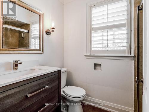 804 Shadeland Avenue, Burlington (Lasalle), ON - Indoor Photo Showing Bathroom