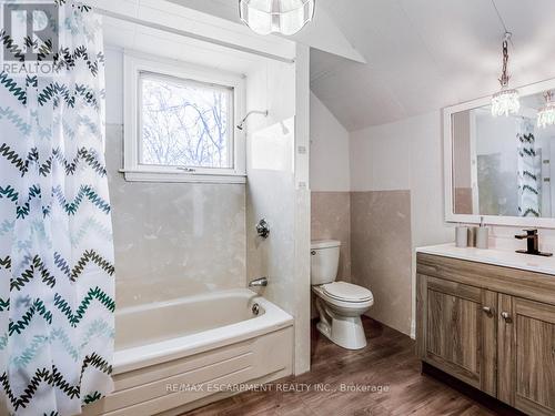 804 Shadeland Avenue, Burlington (Lasalle), ON - Indoor Photo Showing Bathroom