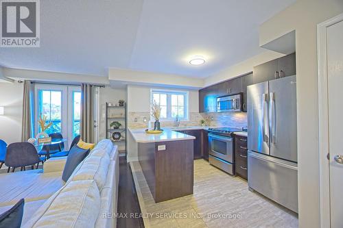 4 - 2563 Sixth Line, Oakville, ON - Indoor Photo Showing Kitchen With Stainless Steel Kitchen