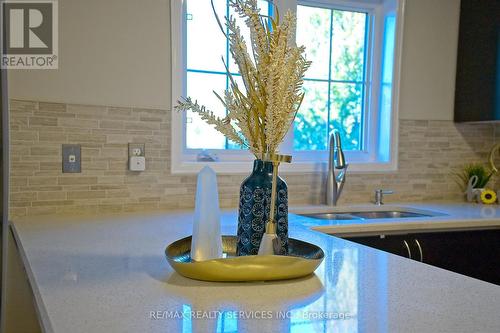 4 - 2563 Sixth Line, Oakville, ON - Indoor Photo Showing Kitchen With Double Sink