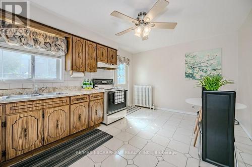 22 Niagara Street, Hamilton (Industrial Sector), ON - Indoor Photo Showing Kitchen With Double Sink