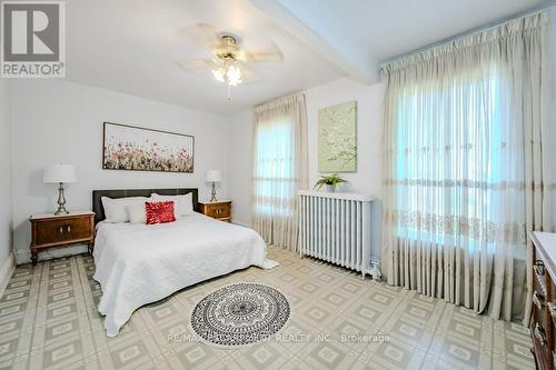 22 Niagara Street, Hamilton (Industrial Sector), ON - Indoor Photo Showing Bedroom