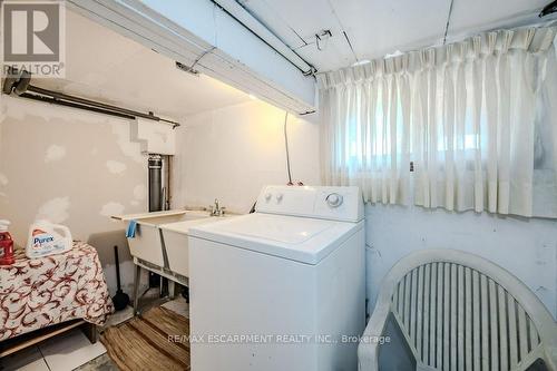 22 Niagara Street, Hamilton (Industrial Sector), ON - Indoor Photo Showing Laundry Room