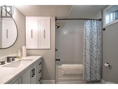 12311 Husband Road, Coldstream, BC - Indoor Photo Showing Bathroom