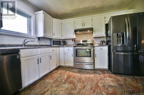 336 Government Rd S, Timmins, ON - Indoor Photo Showing Kitchen