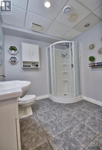 336 Government Rd S, Timmins, ON - Indoor Photo Showing Bathroom