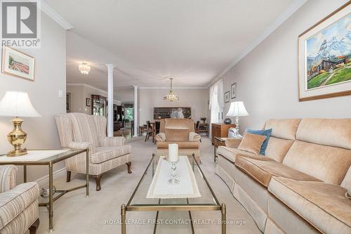 34 Loyalist Court, Barrie, ON - Indoor Photo Showing Living Room