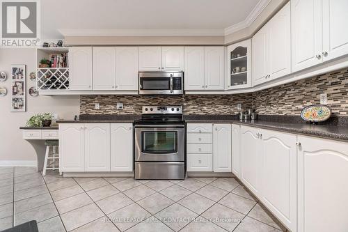 34 Loyalist Court, Barrie, ON - Indoor Photo Showing Kitchen