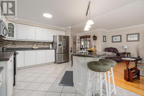 34 Loyalist Court, Barrie, ON - Indoor Photo Showing Kitchen With Upgraded Kitchen