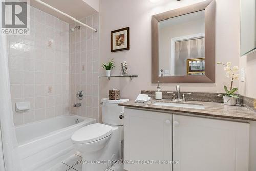 34 Loyalist Court, Barrie, ON - Indoor Photo Showing Bathroom