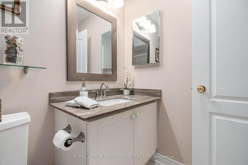 34 Loyalist Court, Barrie (Innis-Shore), ON - Indoor Photo Showing Bathroom