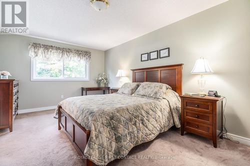 34 Loyalist Court, Barrie (Innis-Shore), ON - Indoor Photo Showing Bedroom