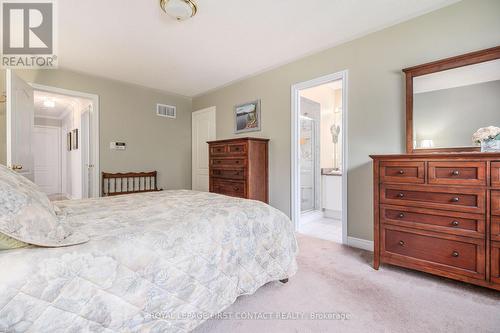 34 Loyalist Court, Barrie (Innis-Shore), ON - Indoor Photo Showing Bedroom