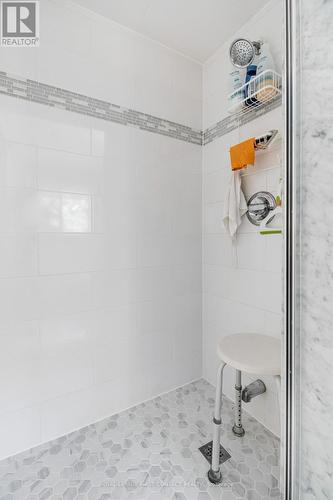 34 Loyalist Court, Barrie, ON - Indoor Photo Showing Bathroom