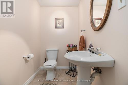 34 Loyalist Court, Barrie, ON - Indoor Photo Showing Bathroom