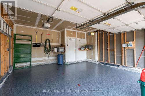 34 Loyalist Court, Barrie, ON - Indoor Photo Showing Garage