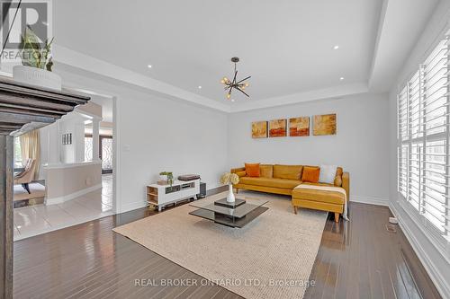 1385 Arrowhead Road, Oakville, ON - Indoor Photo Showing Living Room