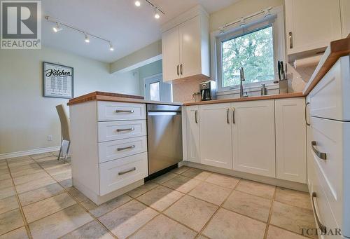 113 Daniel Cres, Timmins, ON - Indoor Photo Showing Kitchen