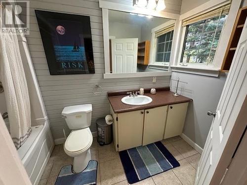 2 Rocky Lane, Bristols Hope, NL - Indoor Photo Showing Bathroom