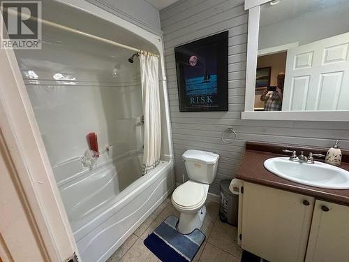 2 Rocky Lane, Bristols Hope, NL - Indoor Photo Showing Bathroom