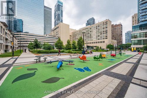 4804 - 386 Yonge Street, Toronto, ON - Outdoor