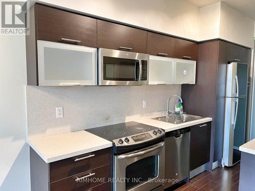 4804 - 386 Yonge Street, Toronto, ON - Indoor Photo Showing Kitchen With Upgraded Kitchen